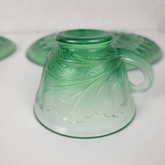 Vintage Indiana Glass Sunburst Snack Plates Tea Cups Green 9" 4-piece Set - Picture 15 of 16
